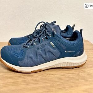 KEEN women’s Navy and Gum KonnectFit Athletic Shoes